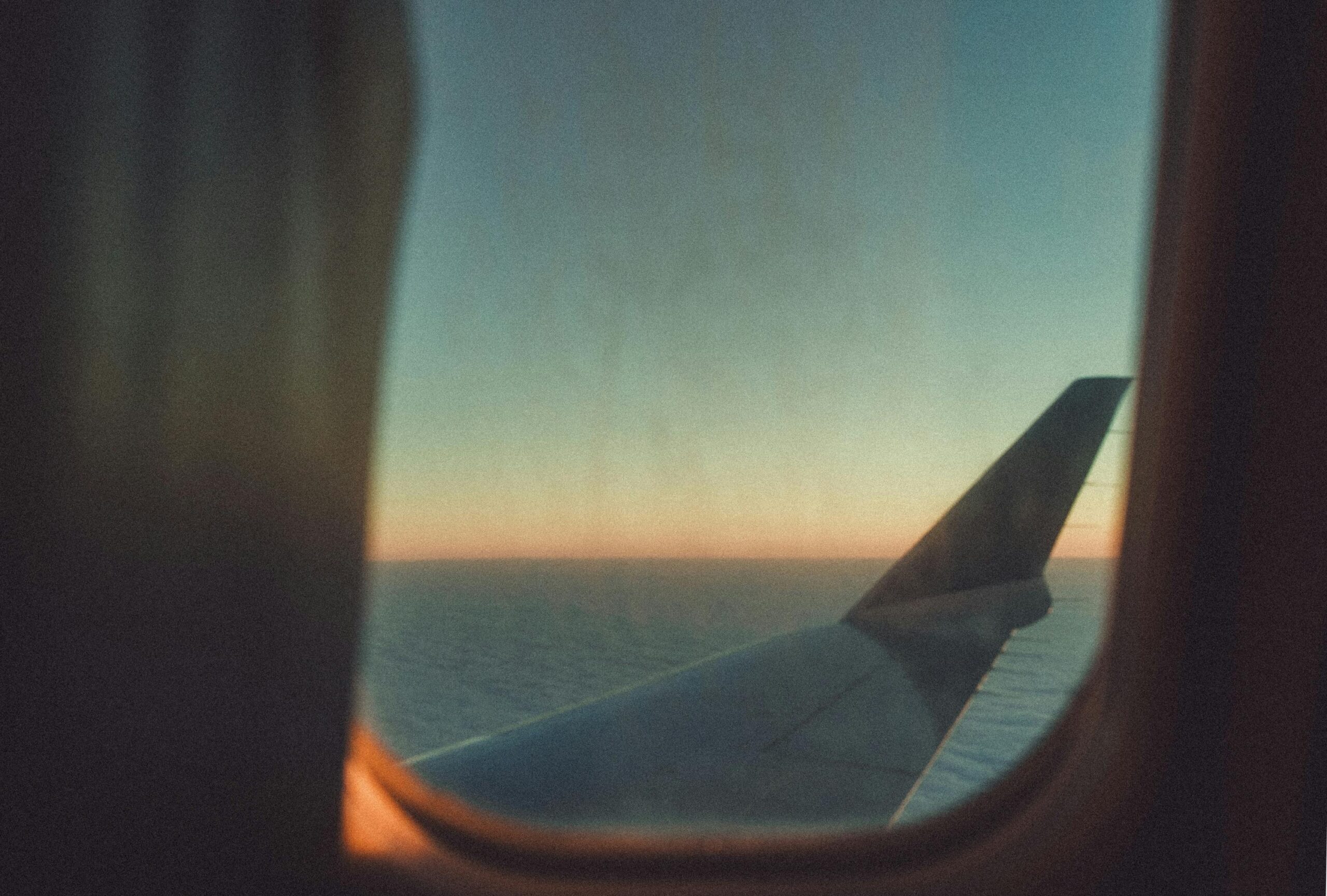 A view from a plane window overlooking the wing.